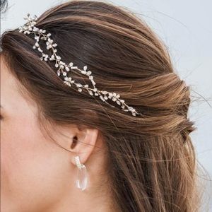 Dainty diamond studded bridal hair accessory
